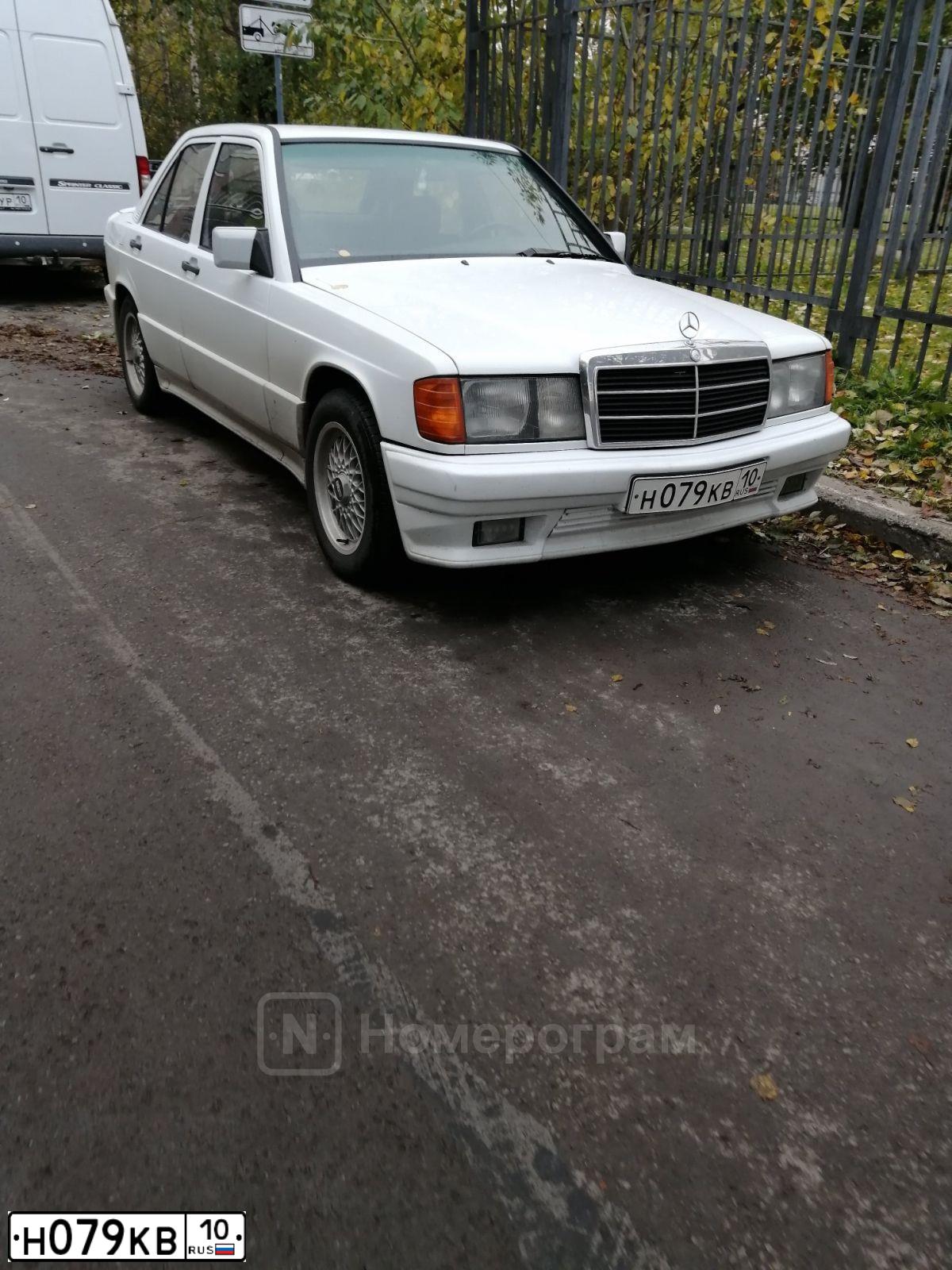Фото автомобиля MERCEDES C-KLASSE, 1988 — госномер Е658ХХ198. Цвет: Белый