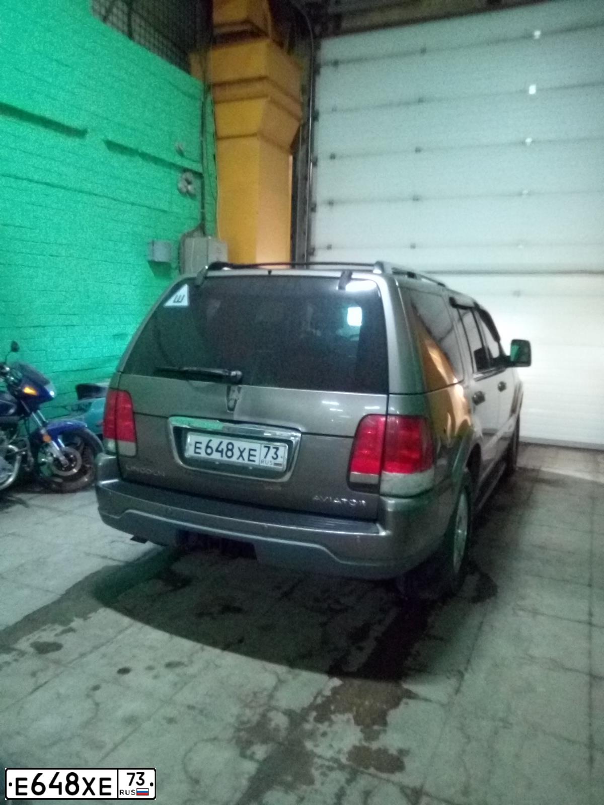 Фото автомобиля LINCOLN AVIATOR, 2003 — госномер Е648ХЕ73. Цвет: СЕРО-БЕЖЕВЫЙ
