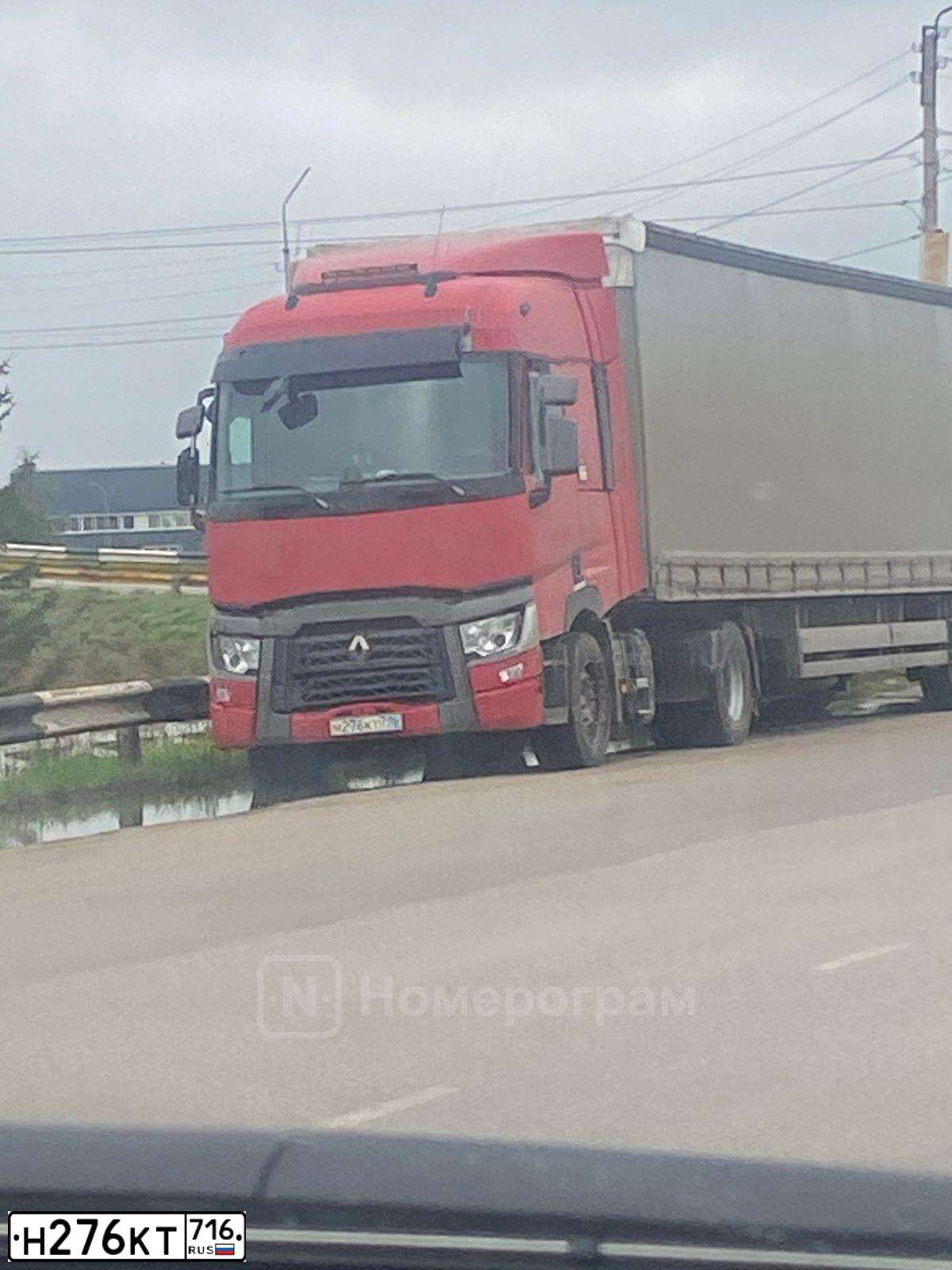 Фото автомобиля RENAULT T-SERIE, 2015 — госномер Н276КТ716. Цвет: Красный