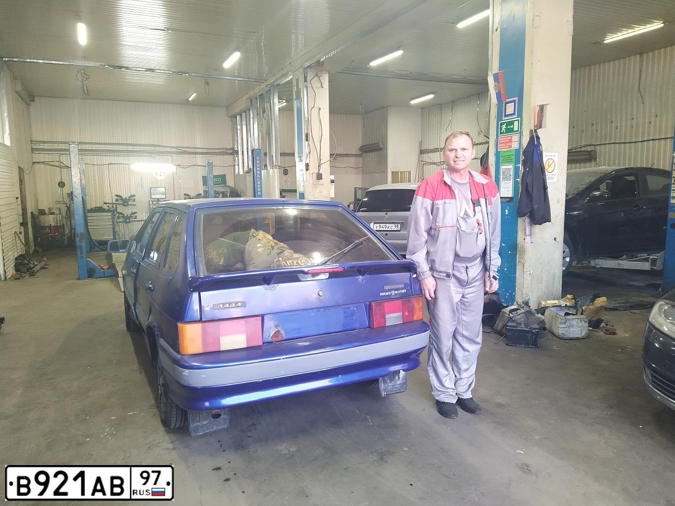 Фото автомобиля LADA 2114 SAMARA, 2002 — госномер Р857УС33. Цвет: СЕРЕБРИСТЫЙ ЯРКО-СИНИЙ