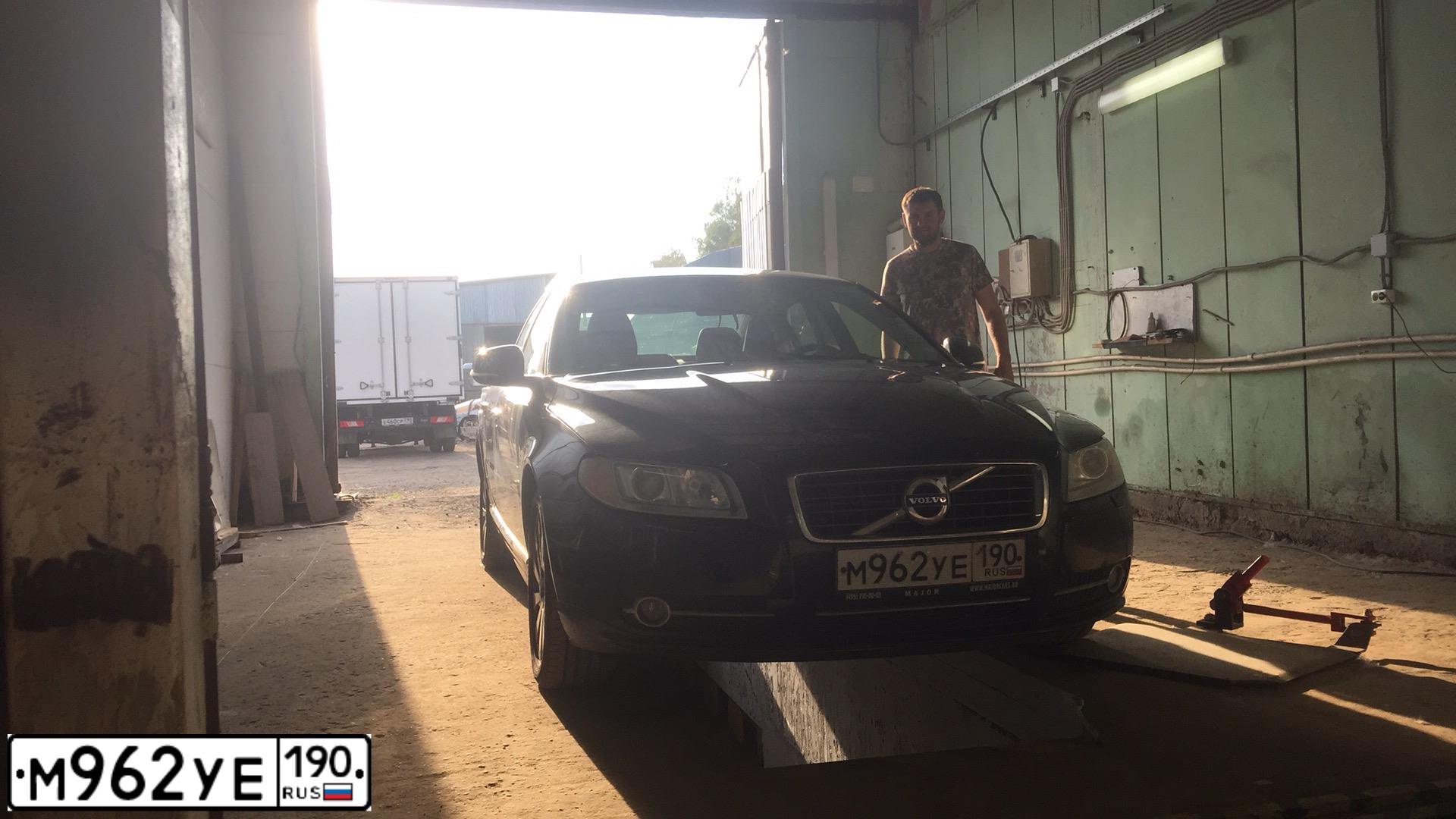 Фото автомобиля VOLVO S80, 2012 — госномер М962УЕ190. Цвет: СЕРЫЙ ТЕМНЫЙ