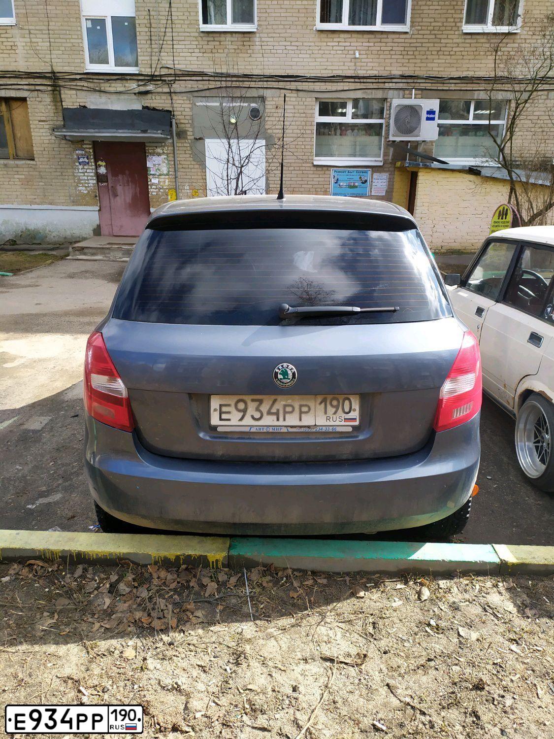 Фото автомобиля SKODA FABIA, 2011 — госномер К385НЕ134. Цвет: ТЕМНО-СЕРЫЙ
