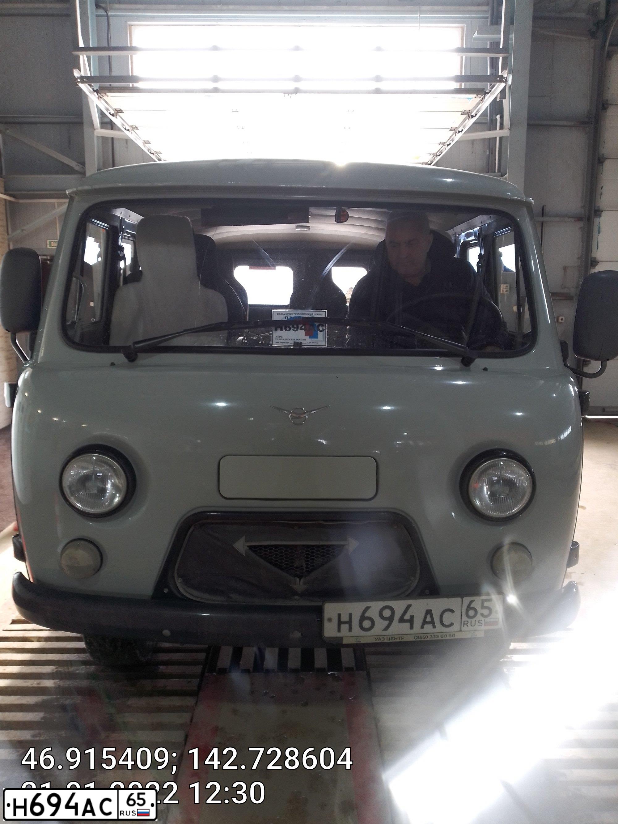 Фото автомобиля UAZ 2206, 2018 — госномер Н694АС65. Цвет: Светло серый неметаллик