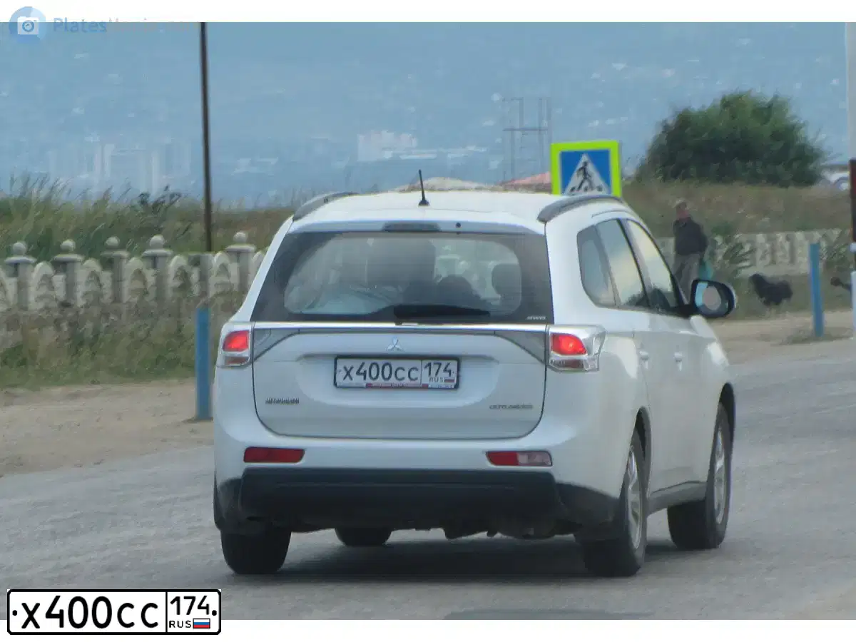 Фото автомобиля MITSUBISHI OUTLANDER, 2013 — госномер Х079ЕЕ774. Цвет: Белый