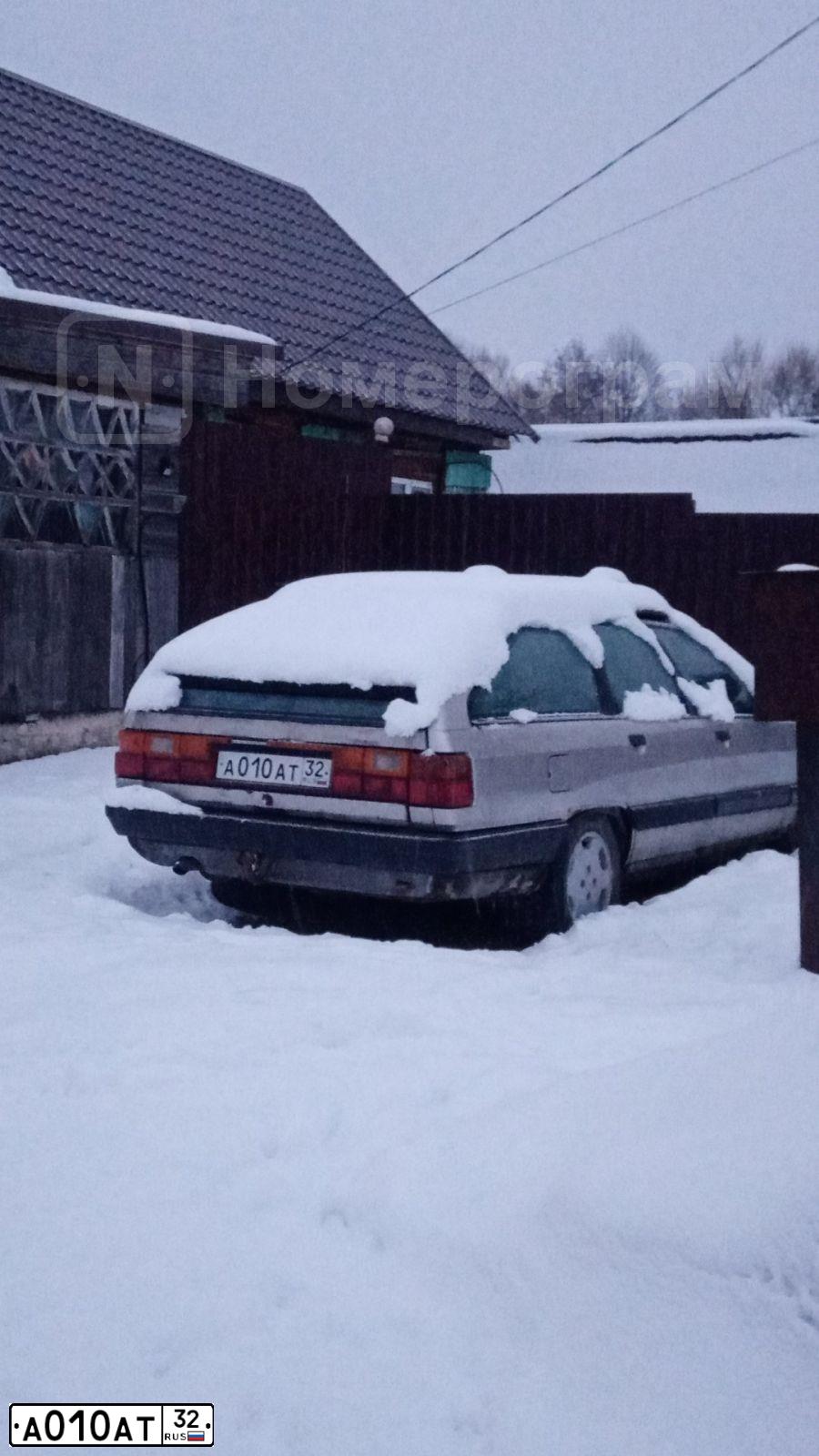 Фото автомобиля AUDI 100, 1988 — госномер А010АТ32. Цвет: СЕРЕБРИСТЫЙ