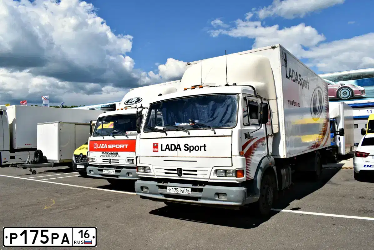 Фото автомобиля KAMAZ 4308, 2008 — госномер Н322ОР21. Цвет: Белый