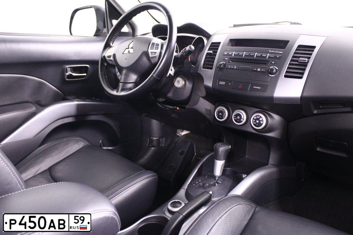 Фото автомобиля MITSUBISHI OUTLANDER, 2007 — госномер А690ВУ18. Цвет: СЕРЫЙ