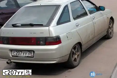 Фото автомобиля LADA 2112, 2004 — госномер С207УУ26. Цвет: МОЛОЧНО-БЕЛЫЙ СЕРЕБРИСТЫЙ