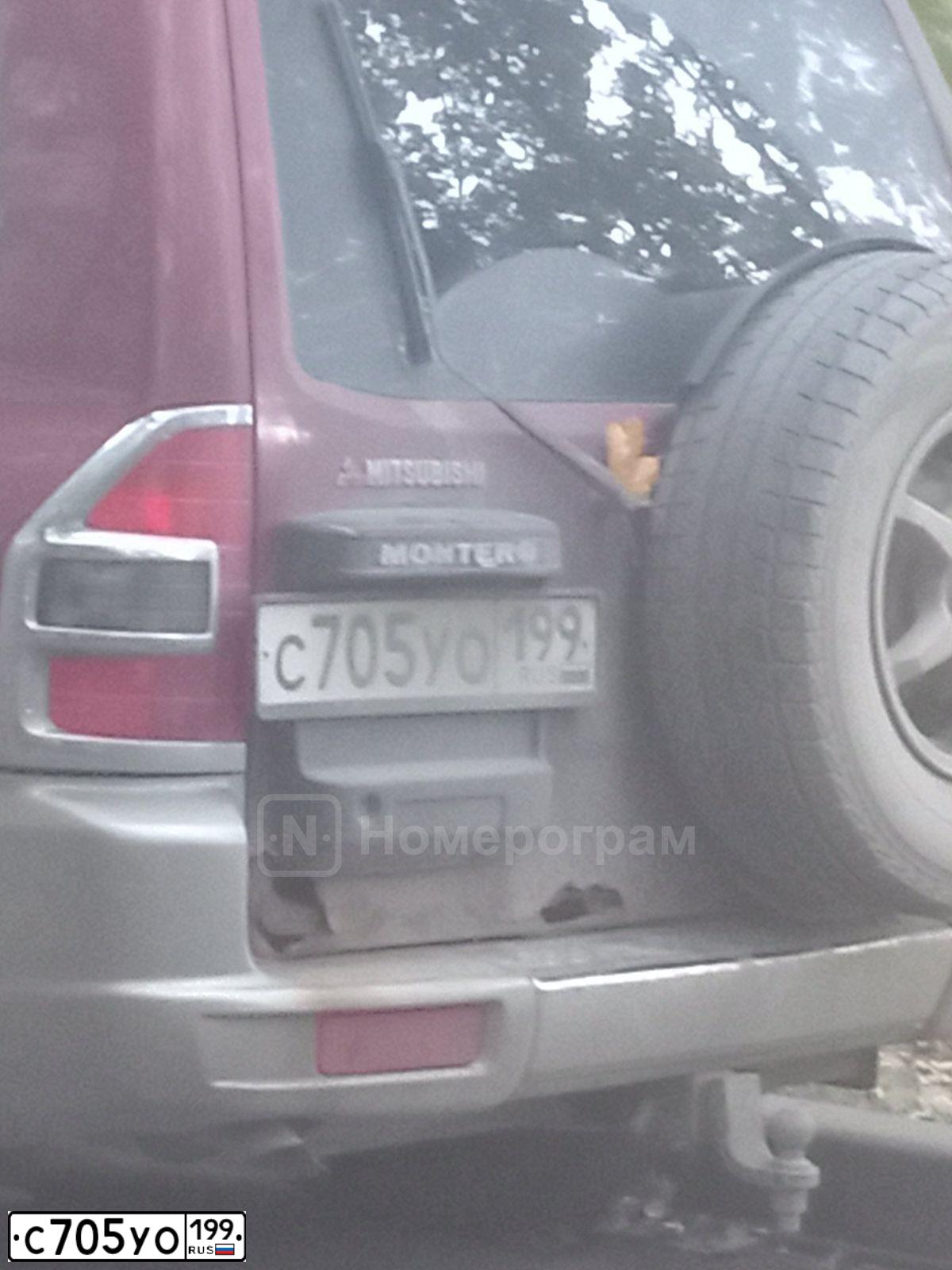 Фото автомобиля MITSUBISHI MONTERO, 2000 — госномер С705УО199. Цвет: ТЕМНО-КРАСНЫЙ