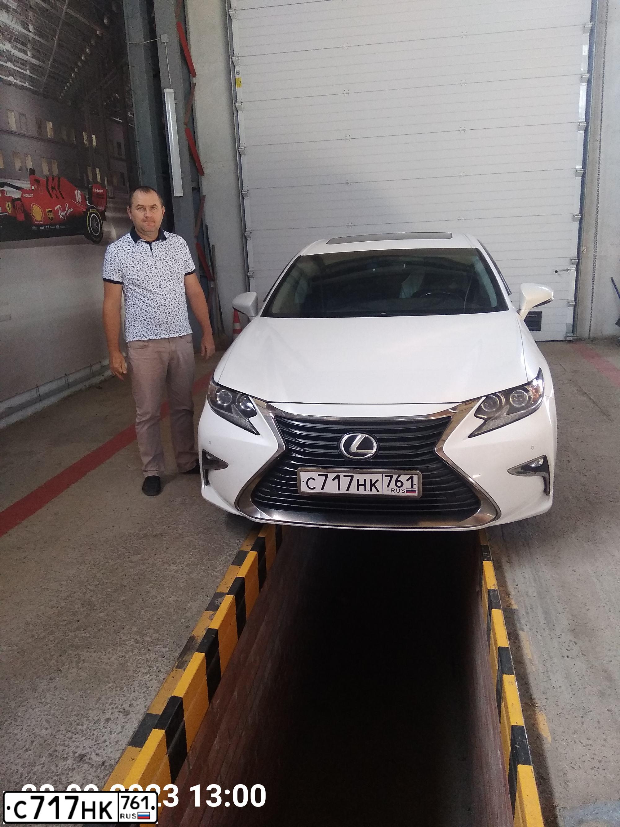 Фото автомобиля LEXUS ES, 2015 — госномер С717НК761. Цвет: Белый