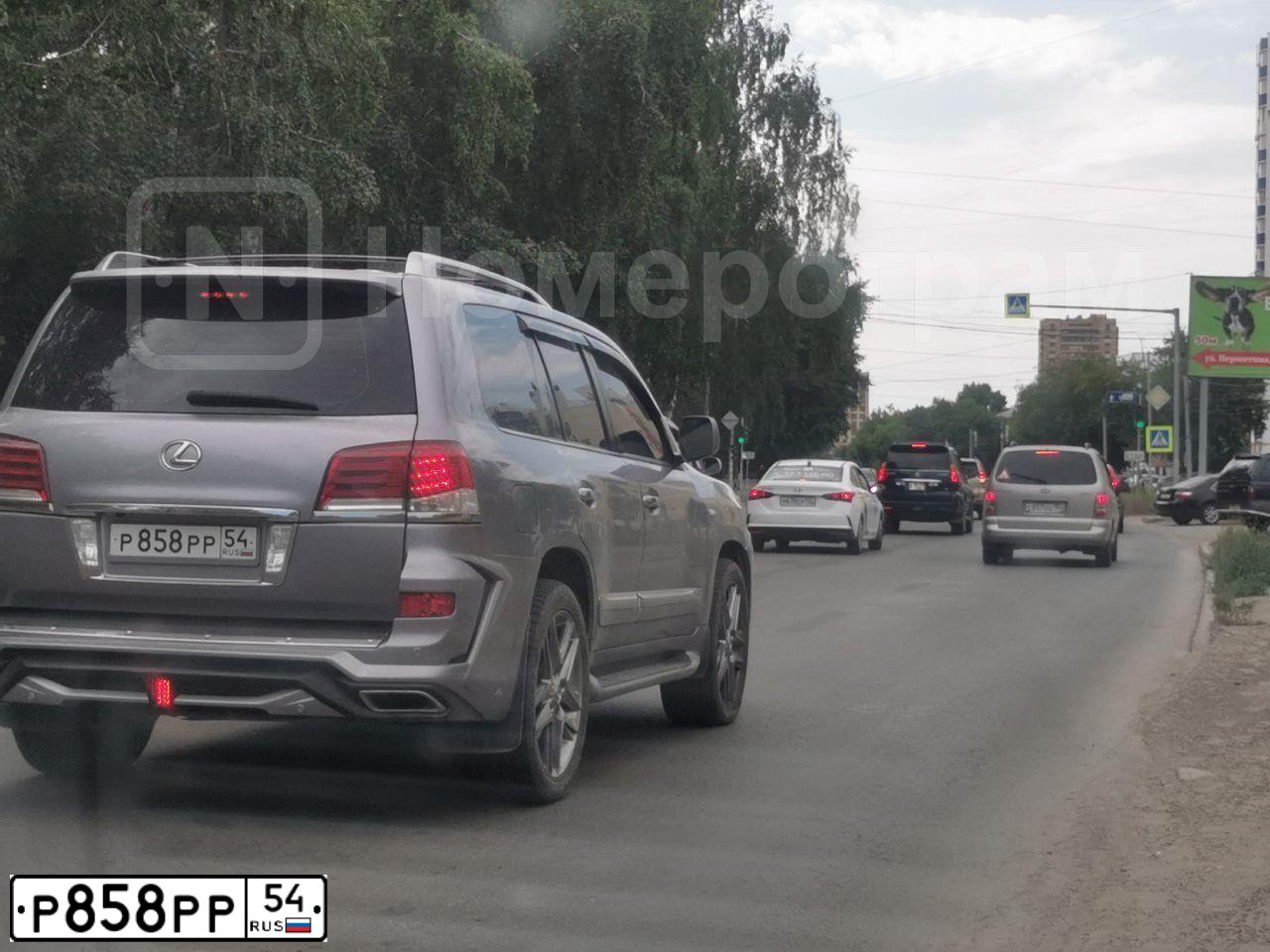 Фото автомобиля ЛЕКСУС LX570, 2008 — госномер А888КВ761. Цвет: Серебристый