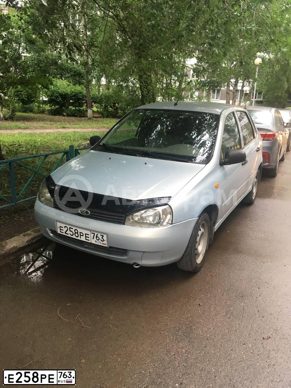 Фото автомобиля LADA 1118 KALINA, 2005 — госномер Е258РЕ763. Цвет: Серебристо-желто-голубой
