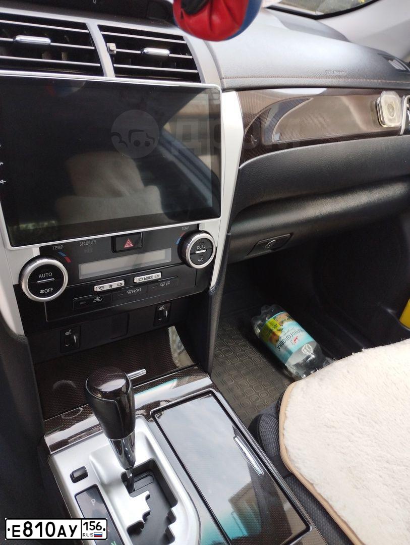 Фото автомобиля TOYOTA CAMRY, 2014 — госномер Е333АУ156. Цвет: СЕРЕБРИСТЫЙ МЕТАЛЛИК