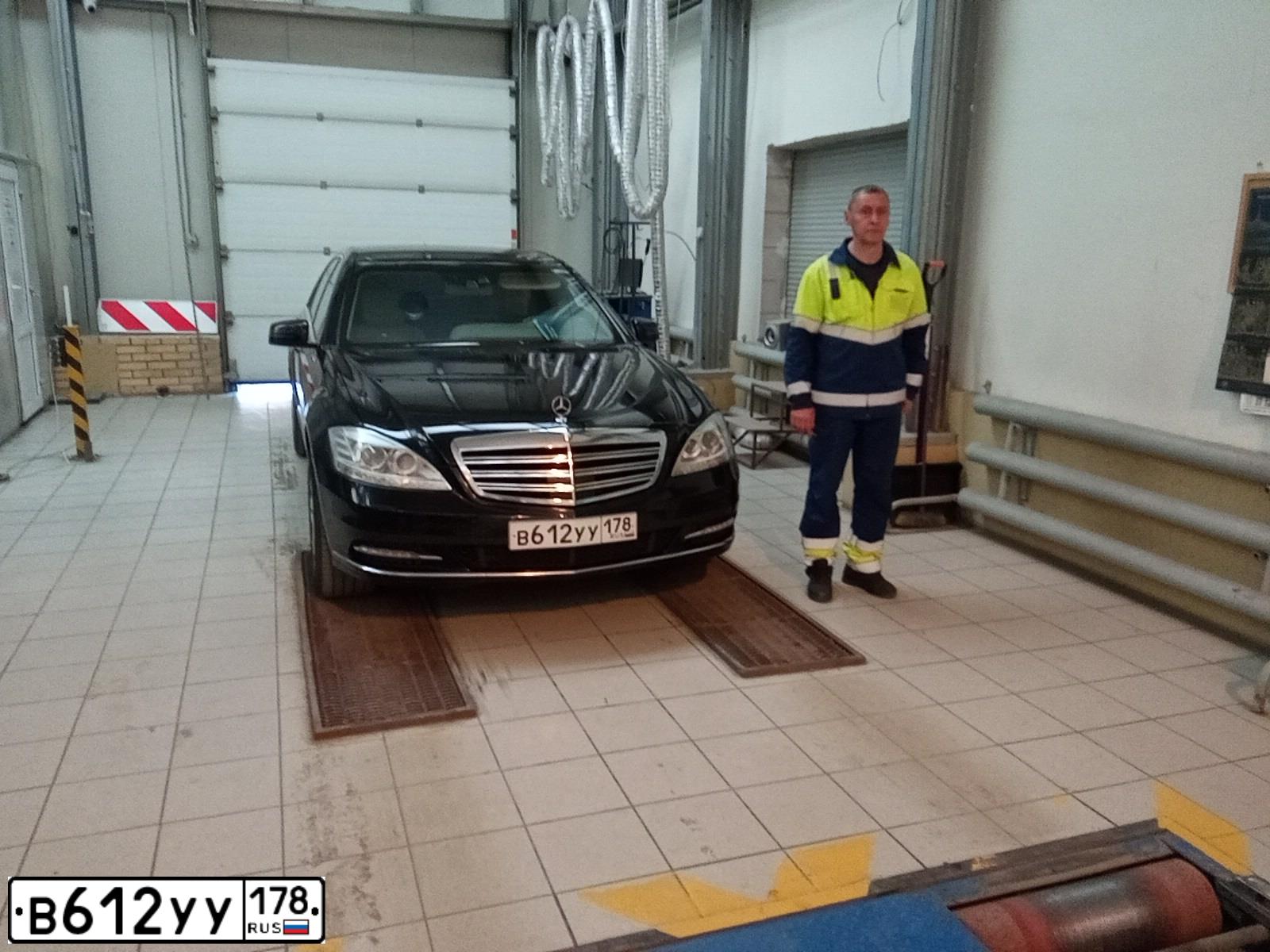 Фото автомобиля MERCEDES S-KLASSE, 2011 — госномер А028АА98. Цвет: ЧЕРНЫЙ