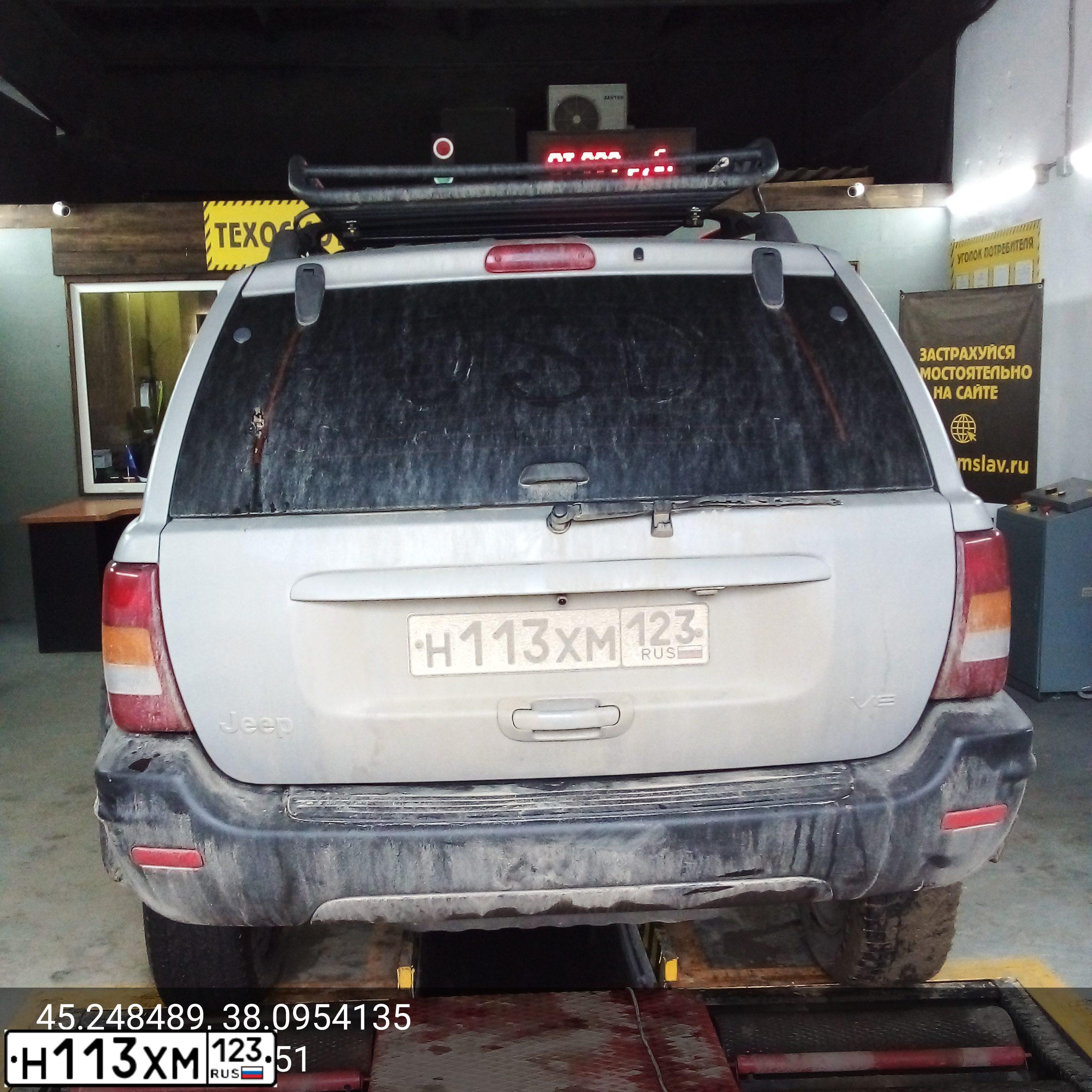 Фото автомобиля JEEP GRAND CHEROKEE, 2002 — госномер В222ТВ16. Цвет: Серебристый