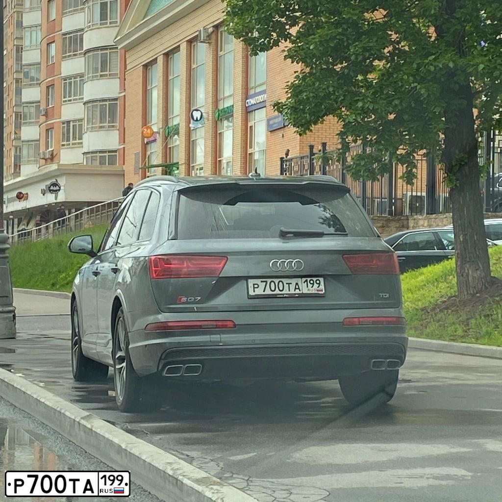 Фото автомобиля PORSCHE CAYENNE, 2010 — госномер Х024КЕ181. Цвет: СЕРЫЙ