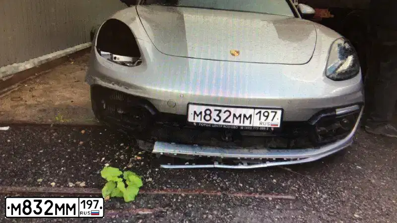 Фото автомобиля PORSCHE PANAMERA, 2017 — госномер У674МН136. Цвет: Серебристый