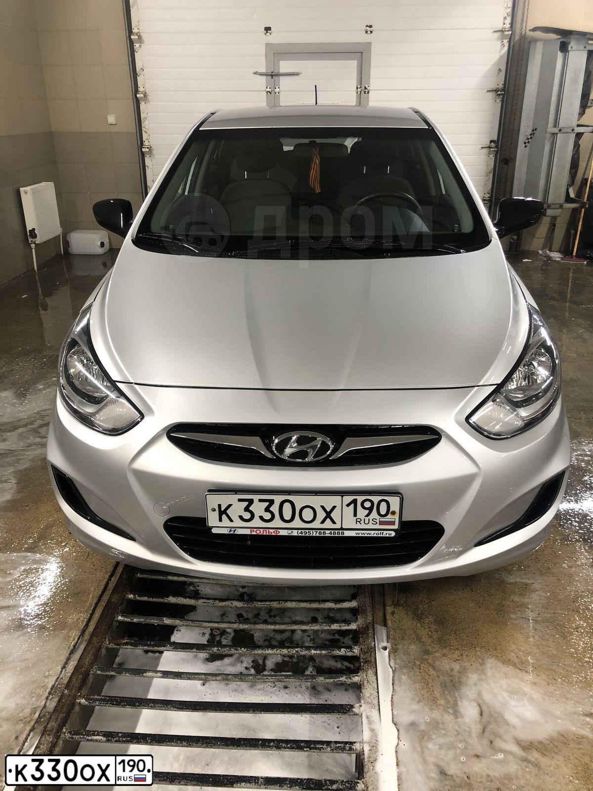 Фото автомобиля HYUNDAI SOLARIS, 2011 — госномер К330ОХ190. Цвет: Серый
