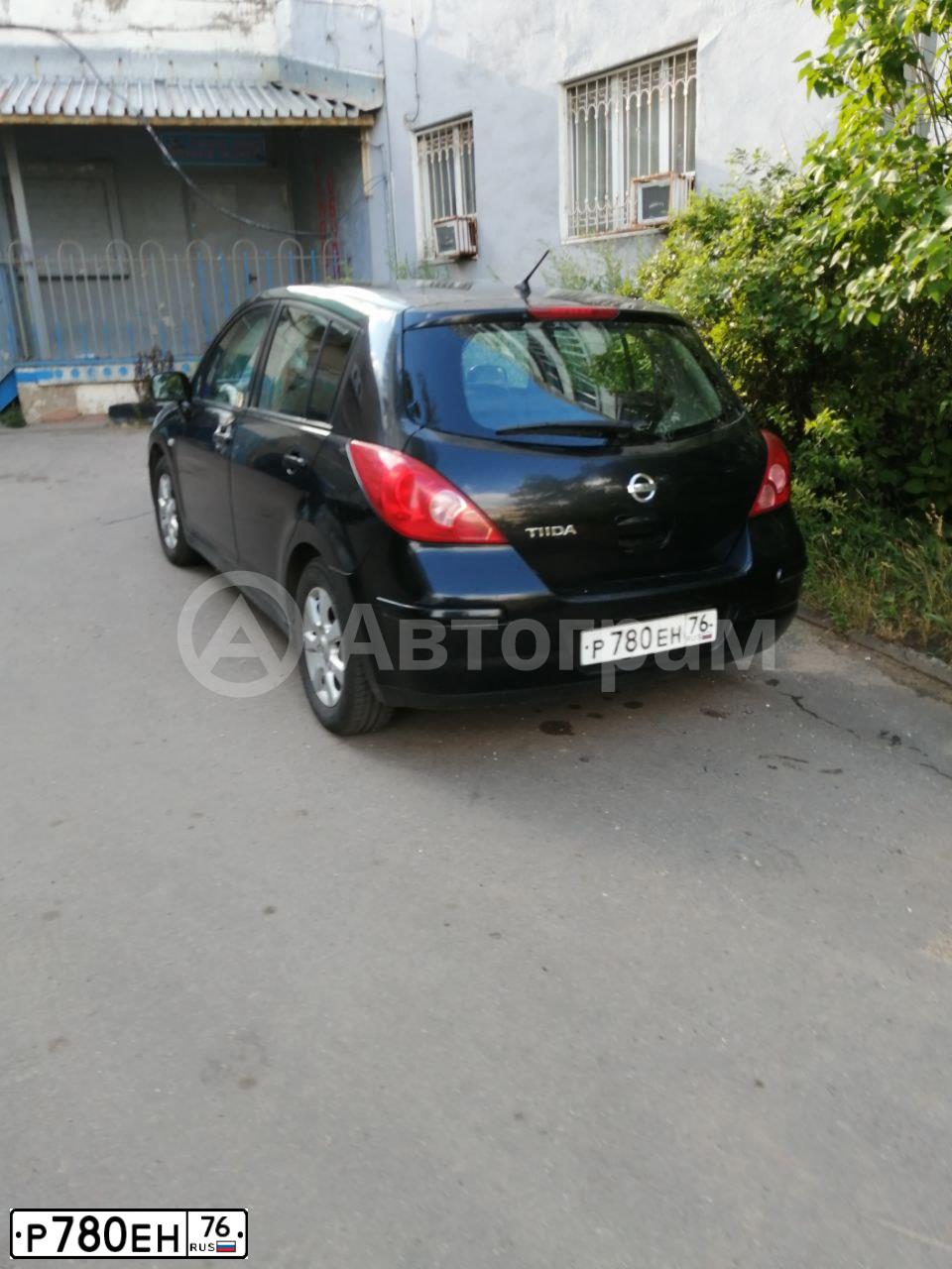 Фото автомобиля NISSAN TIIDA, 2008 — госномер Р780ЕН76. Цвет: ЧЕРНЫЙ