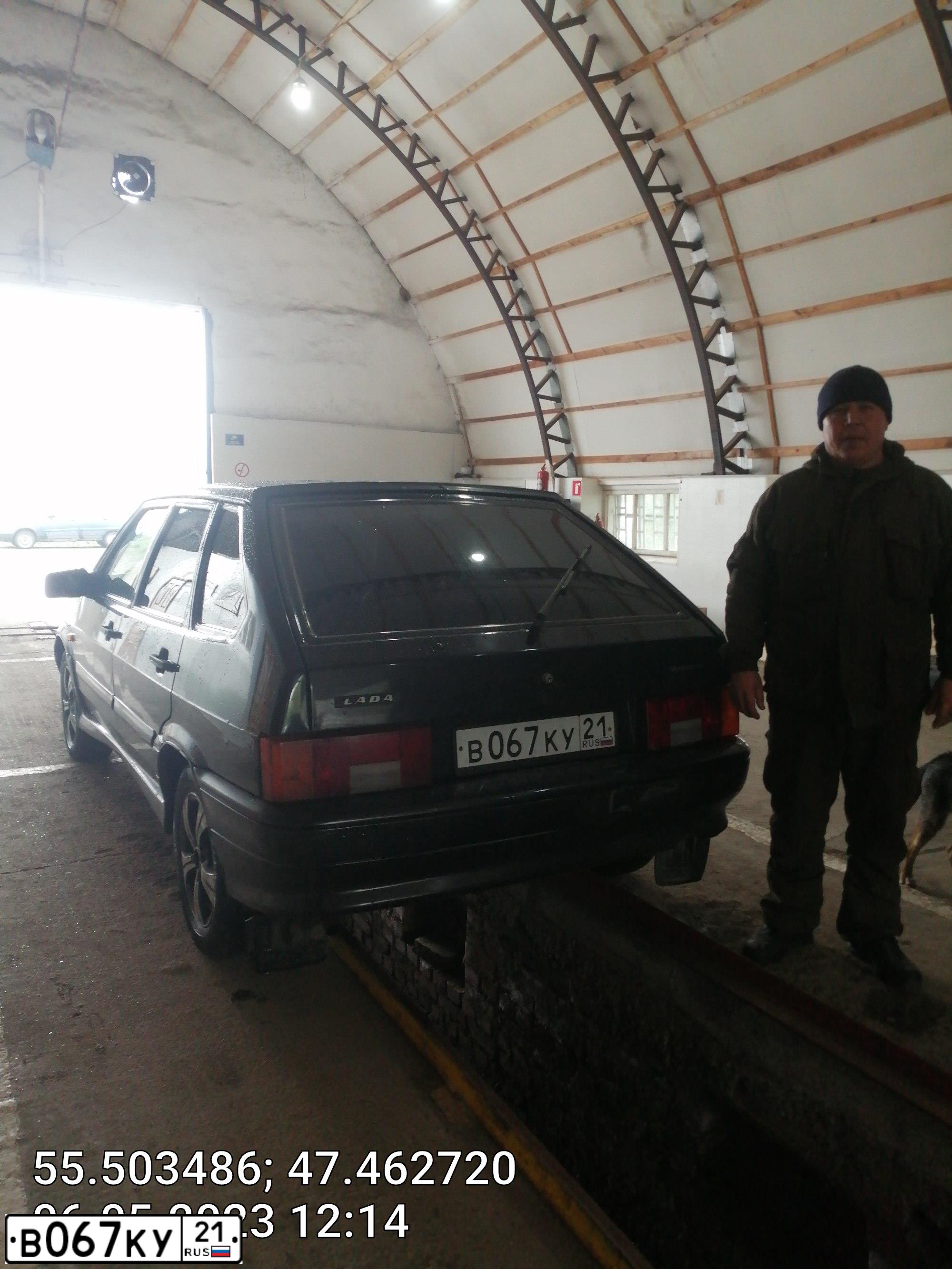Фото автомобиля LADA 2114 SAMARA, 2011 — госномер В067КУ21. Цвет: СИНЕ-ЧЕРНЫЙ