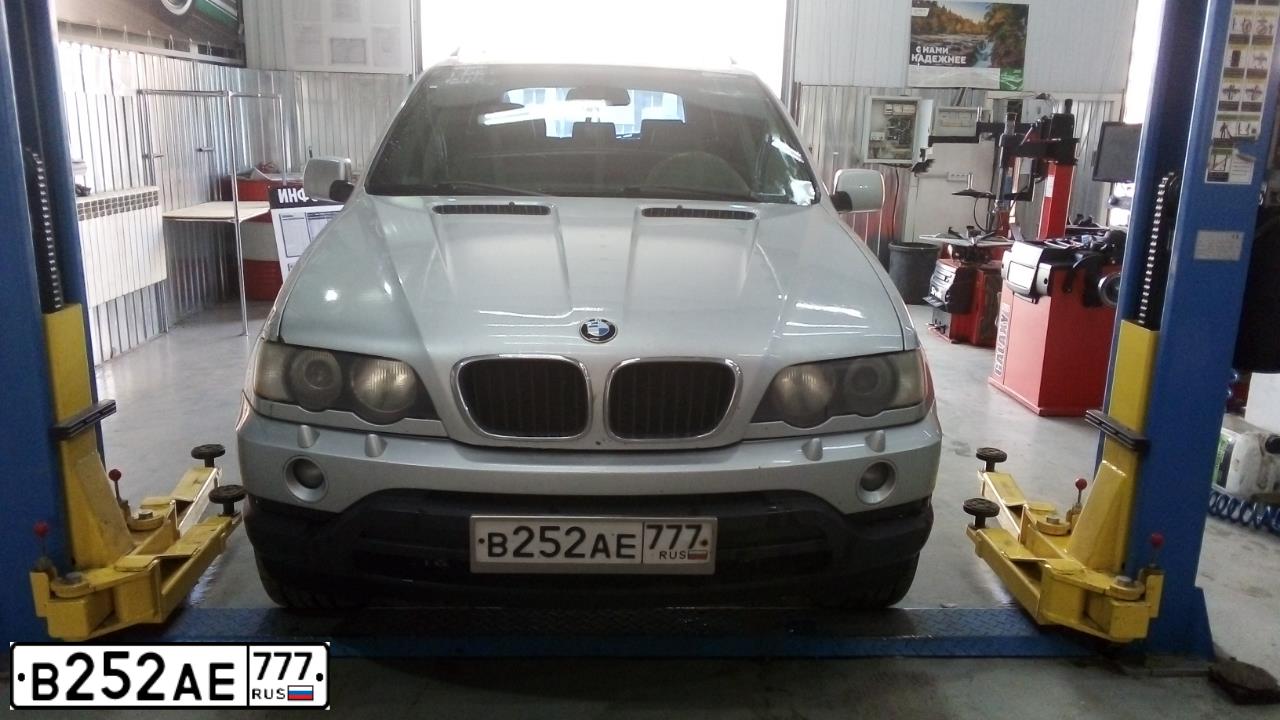 Фото автомобиля BMW X5, 2002 — госномер У537ТР62. Цвет: Серебристый