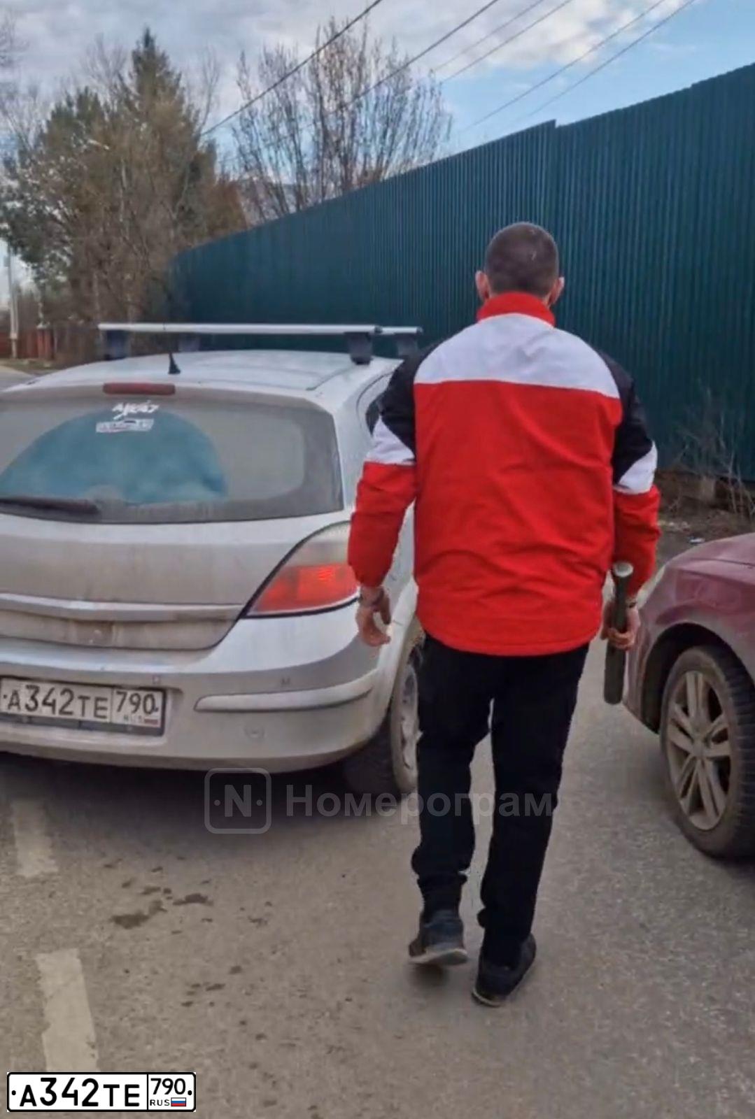 Фото автомобиля OPEL ASTRA, 2005 — госномер А342ТЕ790. Цвет: Серый