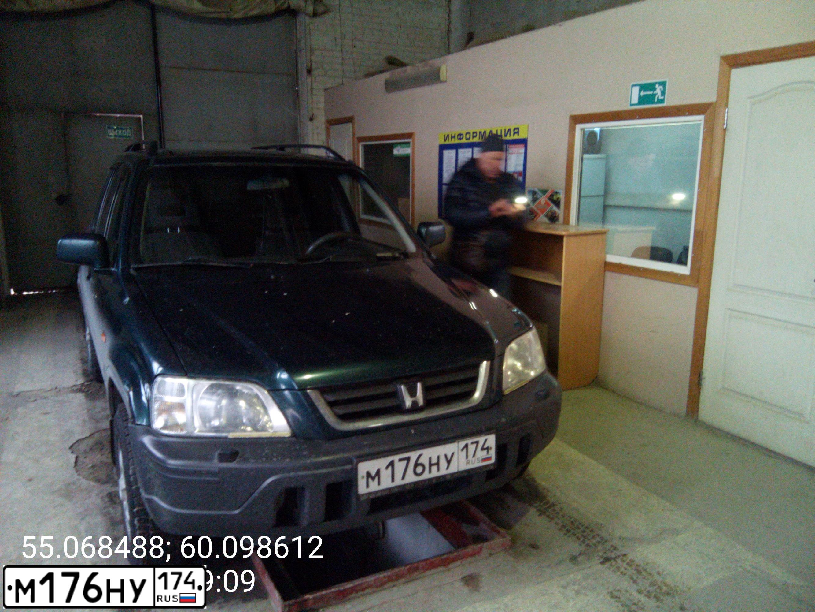 Фото автомобиля (HONDA) ХОНДАСR-V (ЗЕЛЕНЫЙ) (CR-V), 1998 — госномер М176НУ174. Цвет: ЗЕЛЕНЫЙ