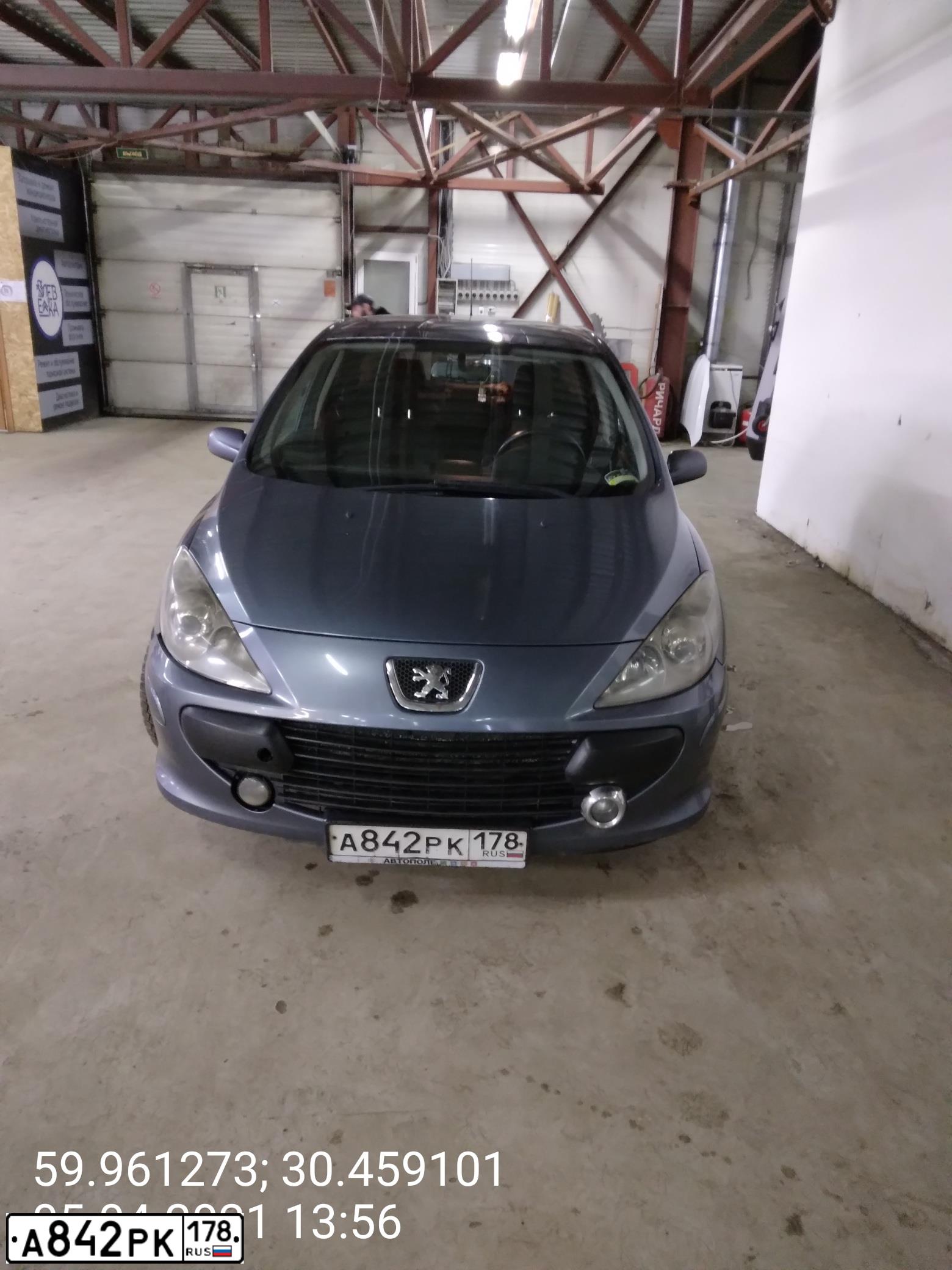 Фото автомобиля PEUGEOT 307, 2006 — госномер С581ОС198. Цвет: СЕРЫЙ