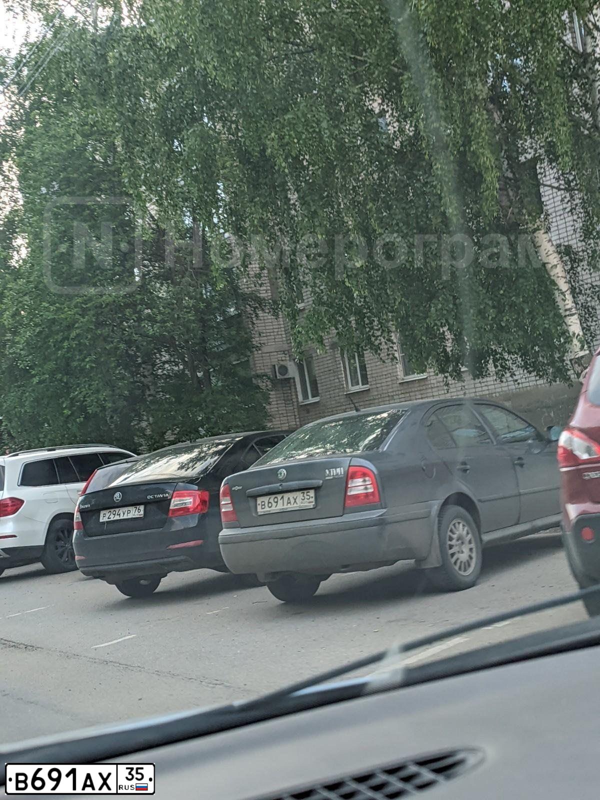 Фото автомобиля SKODA OCTAVIA, 2010 — госномер В691АХ35. Цвет: ТЕМНО-СЕРЫЙ
