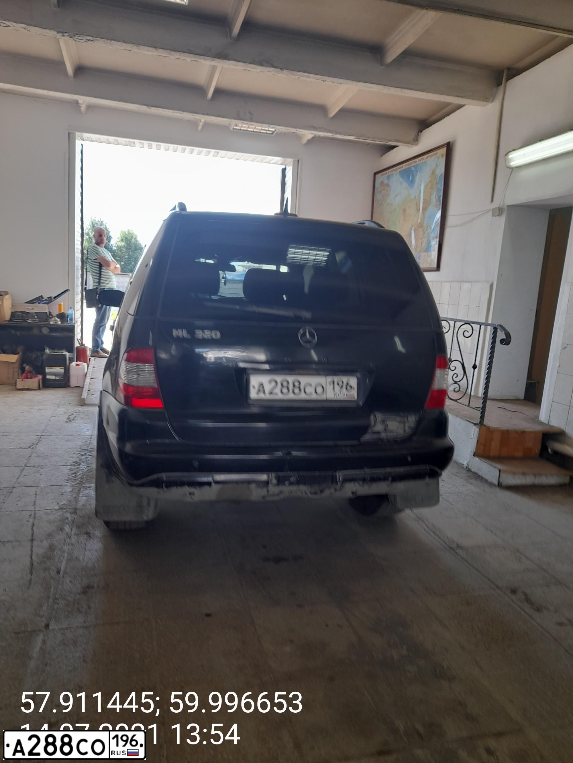 Фото автомобиля TOYOTA LANDCRUISER 200, 2008 — госномер К151МС196. Цвет: Серый