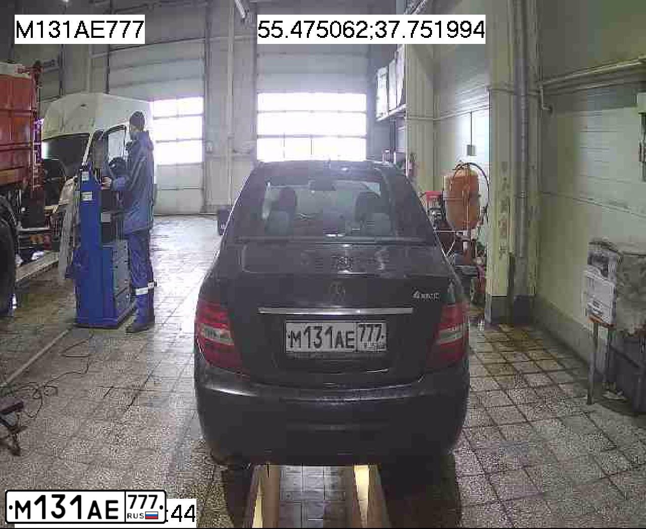 Фото автомобиля MERCEDES C-KLASSE, 2013 — госномер М131АЕ777. Цвет: ЧЕРНЫЙ