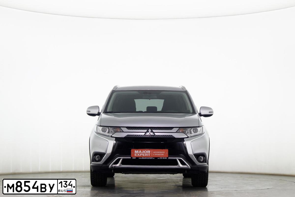 Фото автомобиля MITSUBISHI OUTLANDER, 2020 — госномер М943УУ799. Цвет: СЕРЫЙ