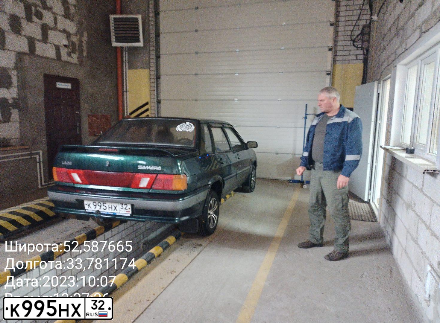 Фото автомобиля LADA 2115 SAMARA, 2003 — госномер К995НХ32. Цвет: Темно-зеленый