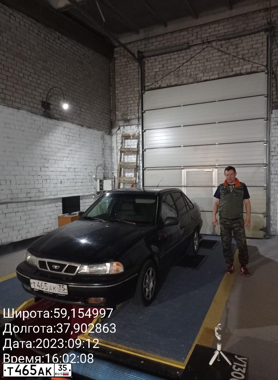 Фото автомобиля DAEWOO O NEXIA, 2006 — госномер М299ТО35. Цвет: ТЕМНО-СИНИЙ