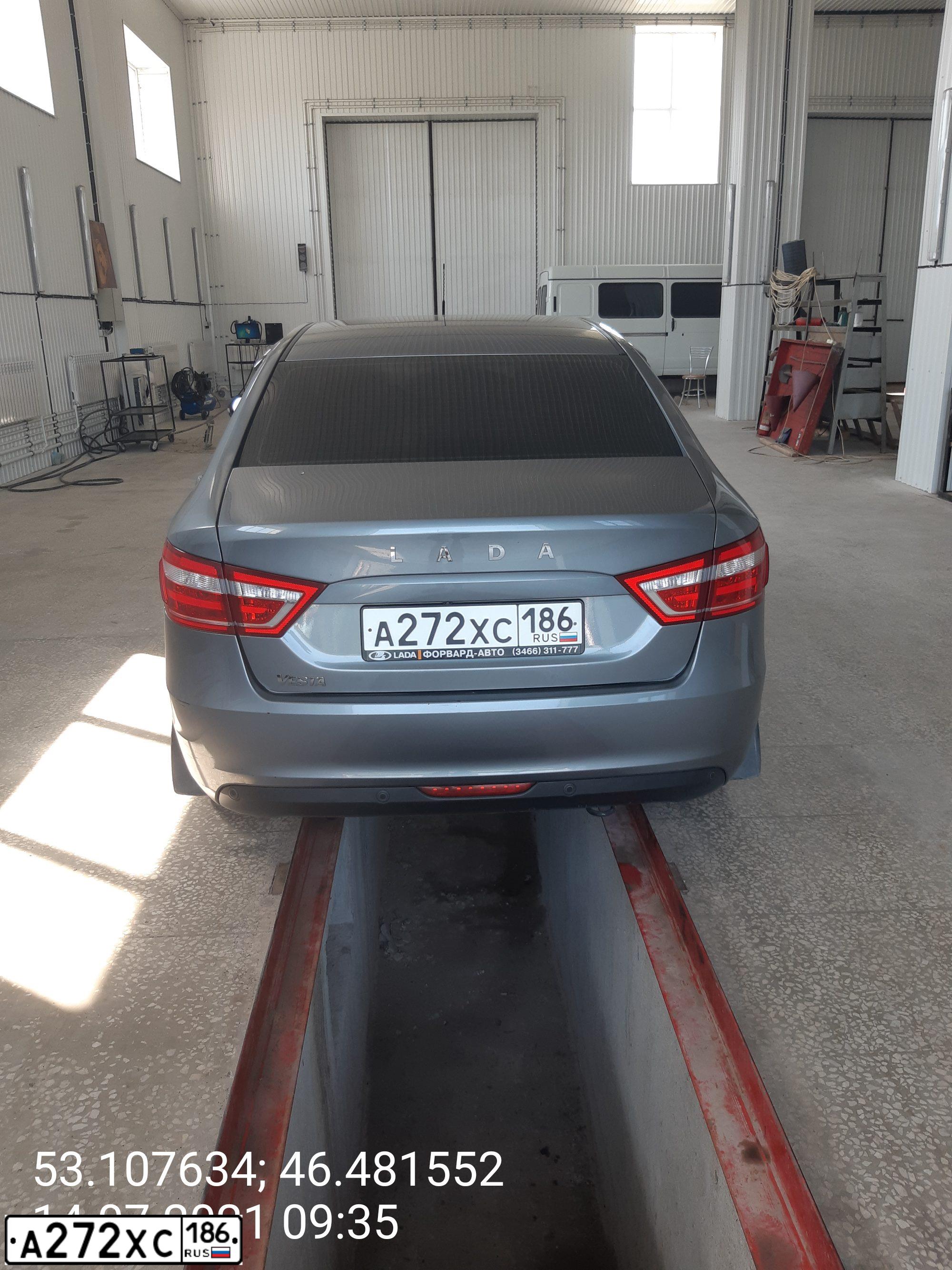 Фото автомобиля LADA VESTA, 2019 — госномер Е934НМ156. Цвет: СЕРЫЙ