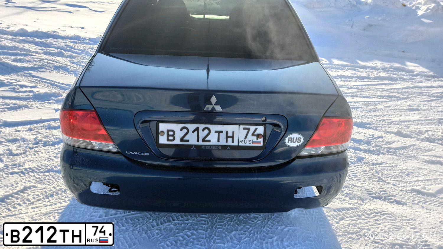 Фото автомобиля MITSUBISHI LANCER, 2005 — госномер М724ВА774. Цвет: синий