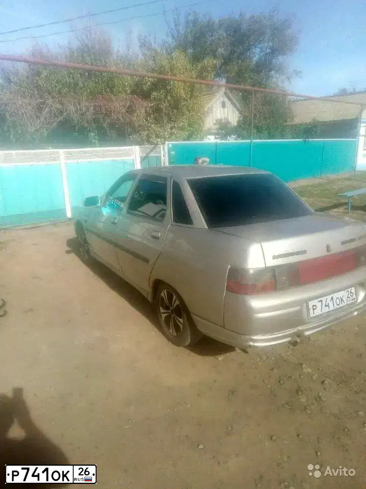 Фото автомобиля LADA 2110, 2001 — госномер Р741ОК26. Цвет: СЕРЕБРИСТО-ЗОЛОТОЙ