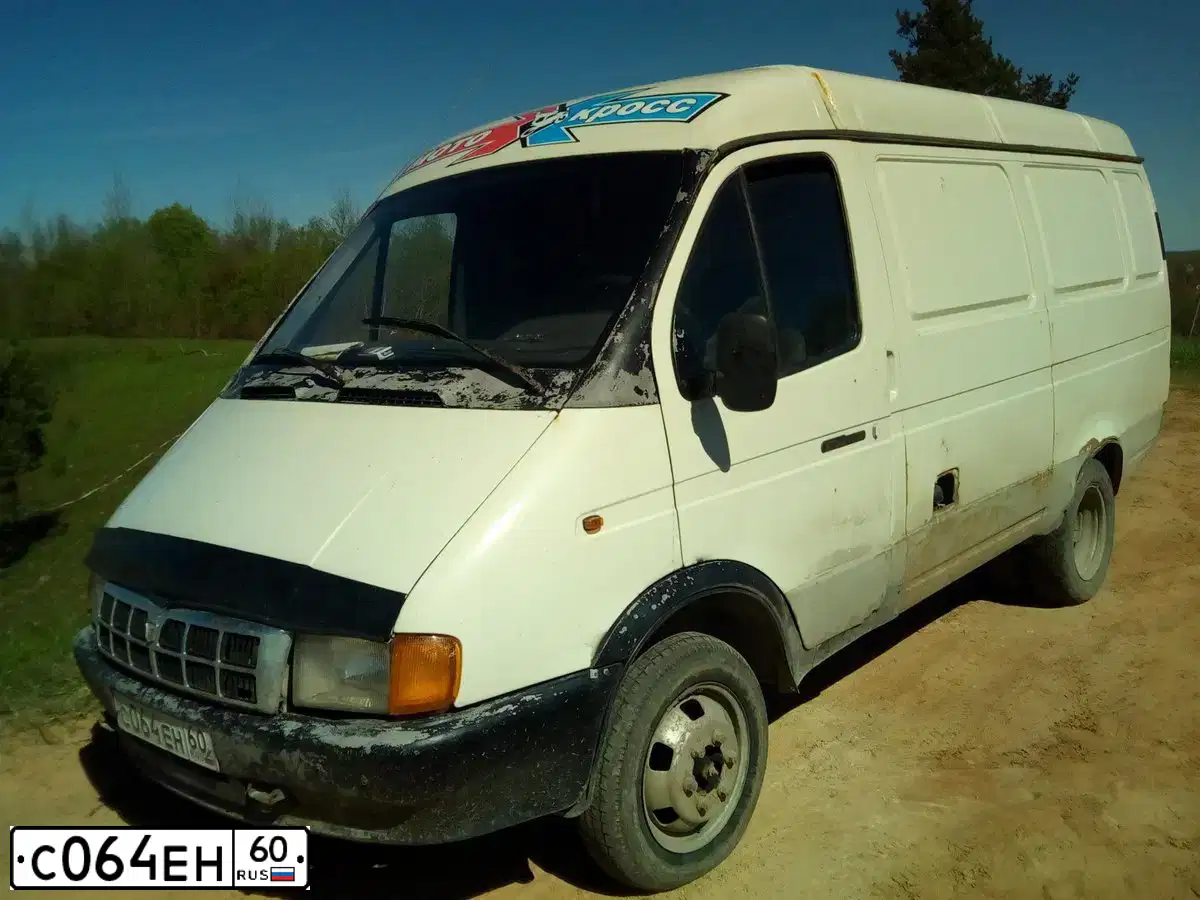 Фото автомобиля GAZ 2705 EL, 2000 — госномер С064ЕН60. Цвет: Белый