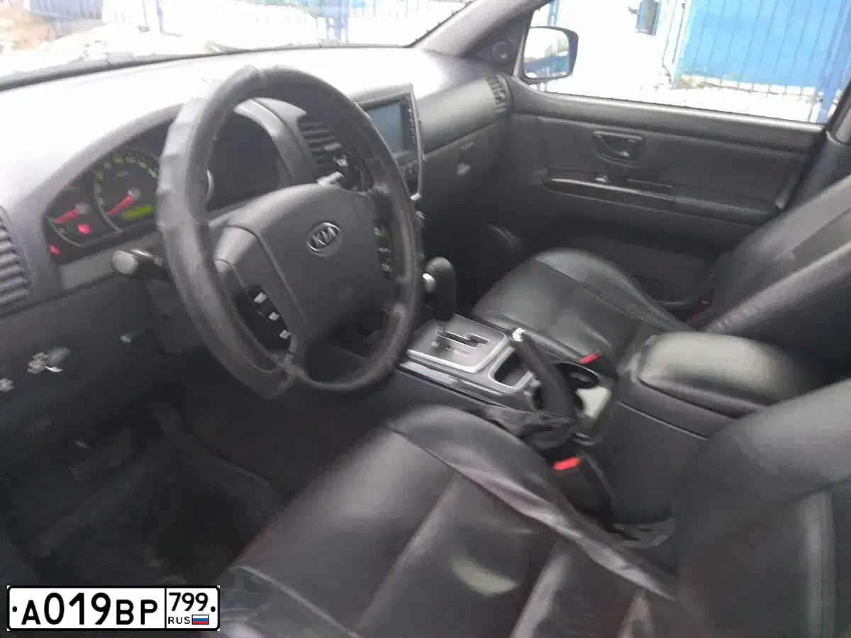 Фото автомобиля KIA SORENTO, 2011 — госномер Р915АМ550. Цвет: ЧЕРНЫЙ ЖЕМЧУГ