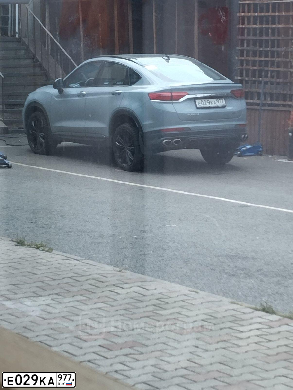 Фото автомобиля GEELY TUGELLA, 2023 — госномер Е029КА977