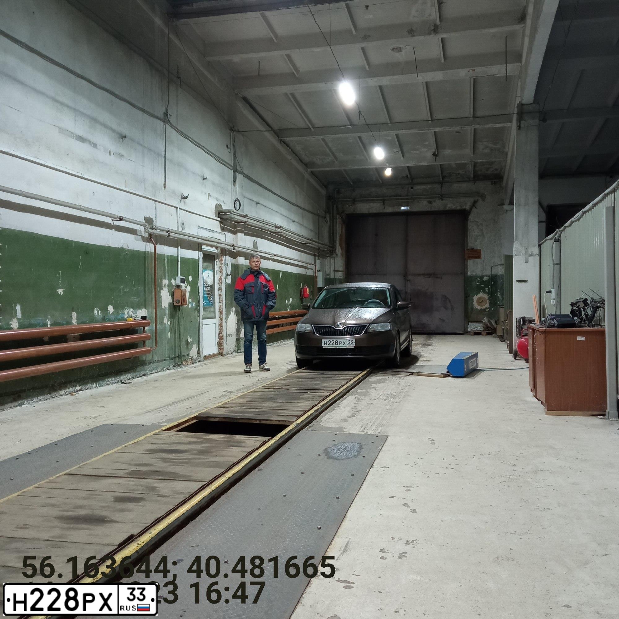 Фото автомобиля SKODA RAPID, 2017 — госномер Н228РХ33. Цвет: Коричневый