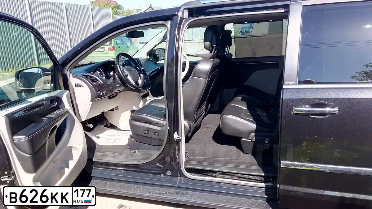 Фото автомобиля MITSUBISHI GRANDIS, 2006 — госномер В626КК177. Цвет: СЕРЕБРИСТЫЙ