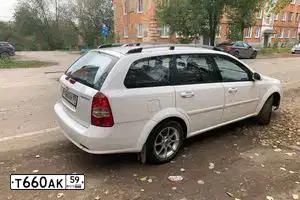 Фото автомобиля CHEVROLET LACETTI, 2006 — госномер Т660АК59. Цвет: Белый