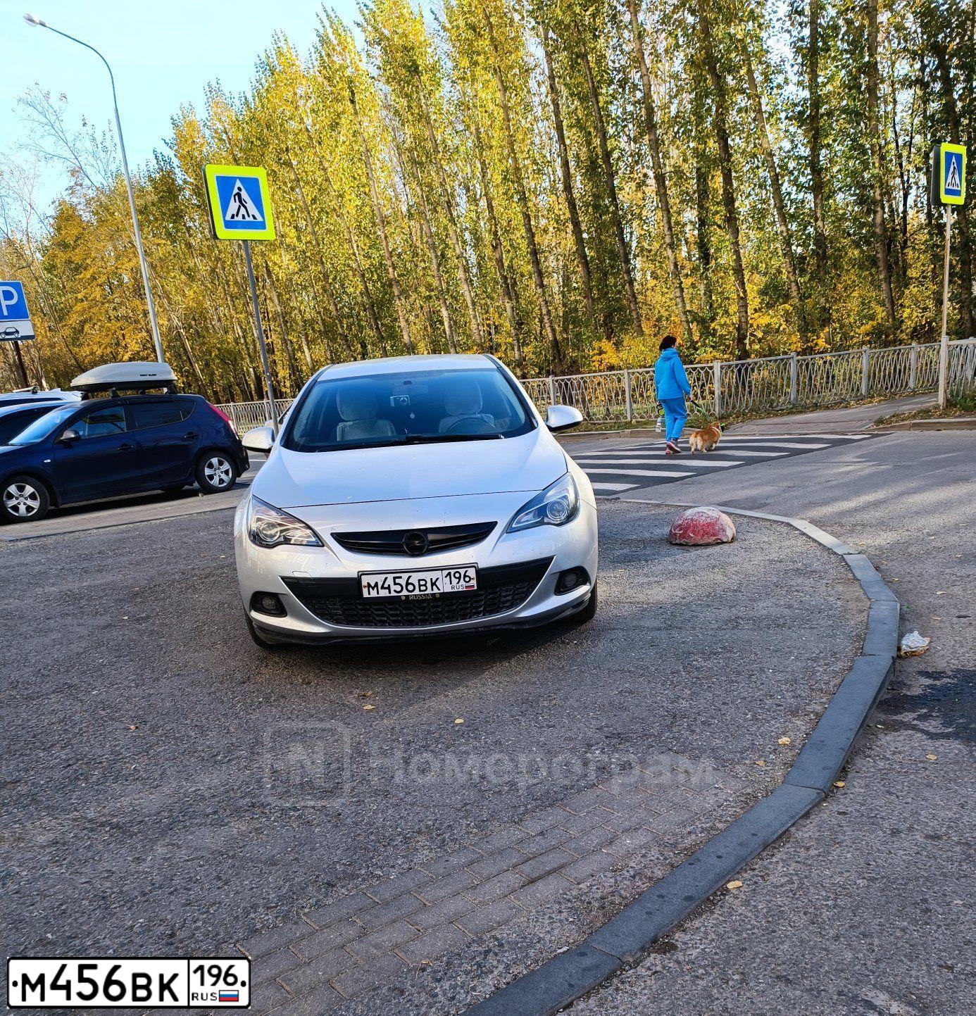 Фото автомобиля TOYOTA RAV4, 2006 — госномер Х555ВА178. Цвет: ЧЕРНЫЙ