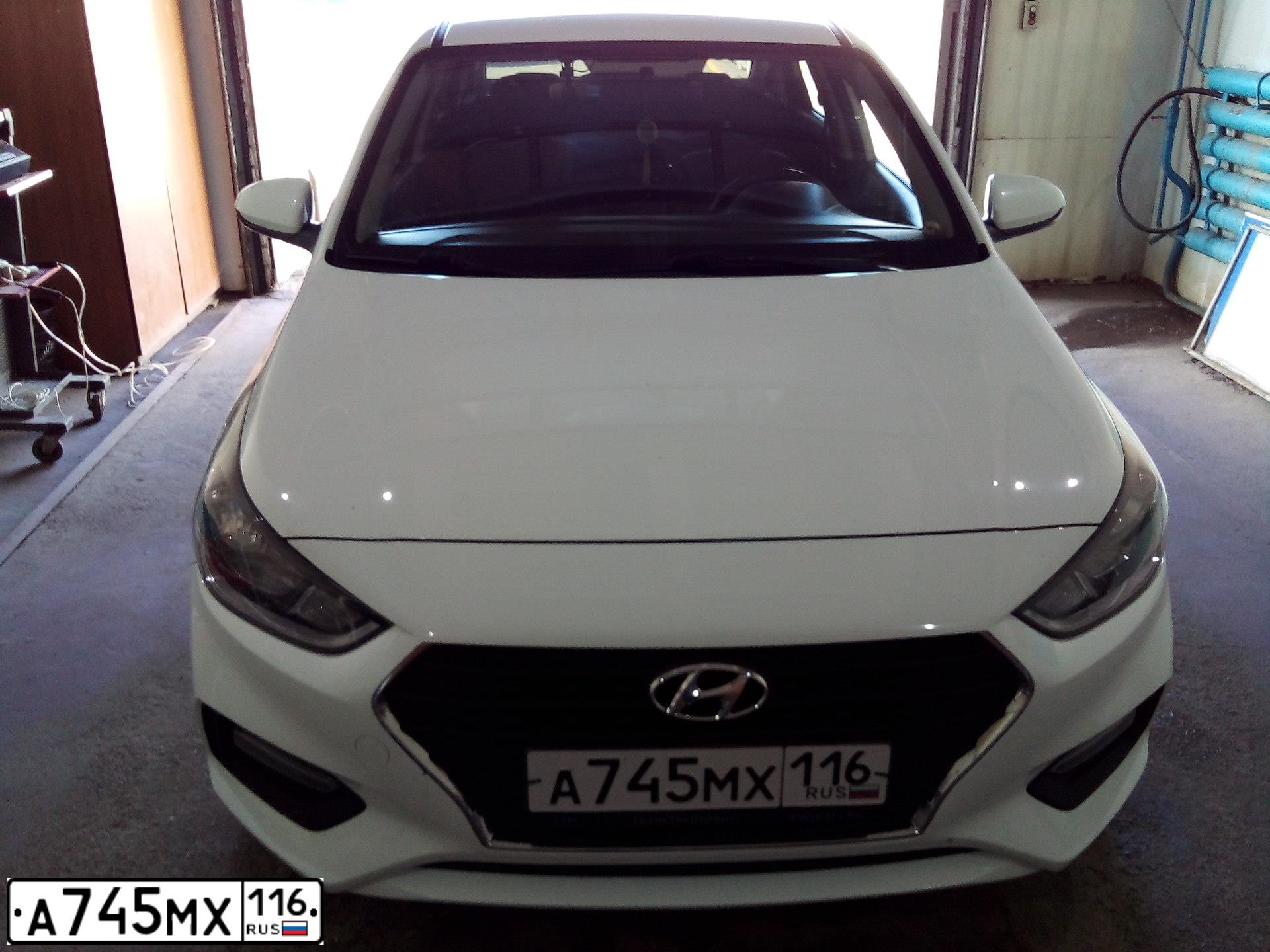 Фото автомобиля HYUNDAI SOLARIS, 2017 — госномер А745МХ116. Цвет: БЕЛЫЙ
