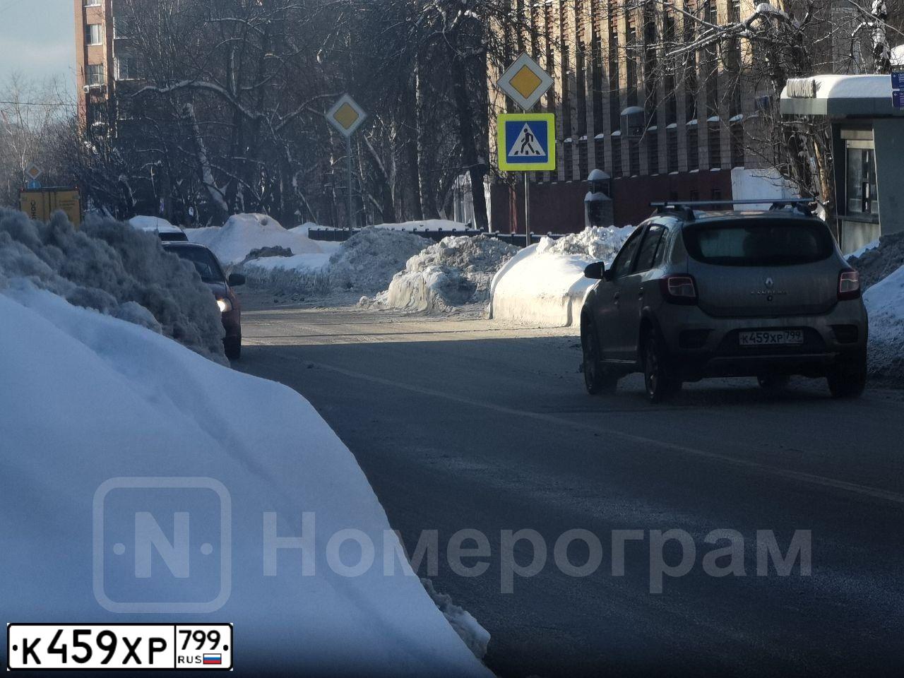 Фото автомобиля RENAULT SANDERO STEPWAY 5SRLVG, 2021 — госномер К459ХР799. Цвет: СЕРЫЙ