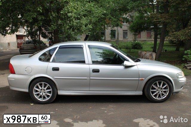 Фото автомобиля OPEL VECTRA, 2000 — госномер А156ТУ60. Цвет: Серебристый
