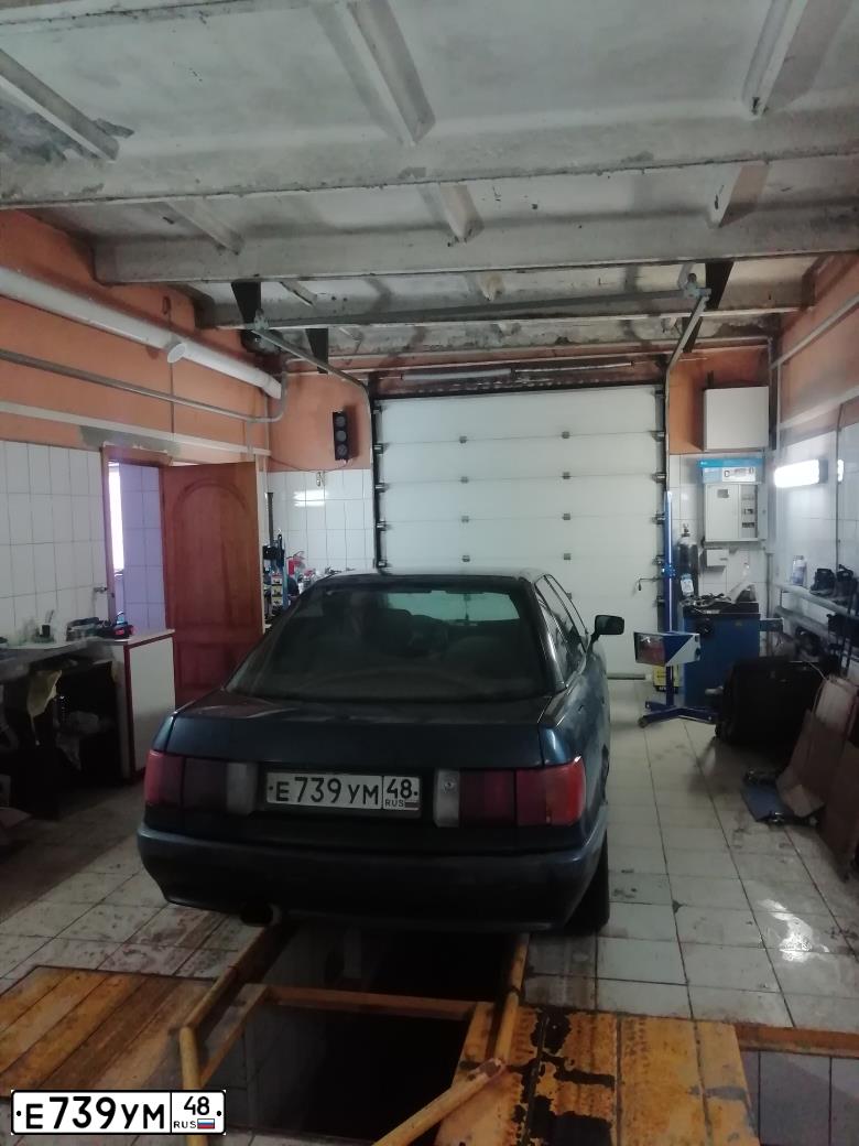 Фото автомобиля AUDI 80, 1987 — госномер М823ОВ82. Цвет: Темно-синий