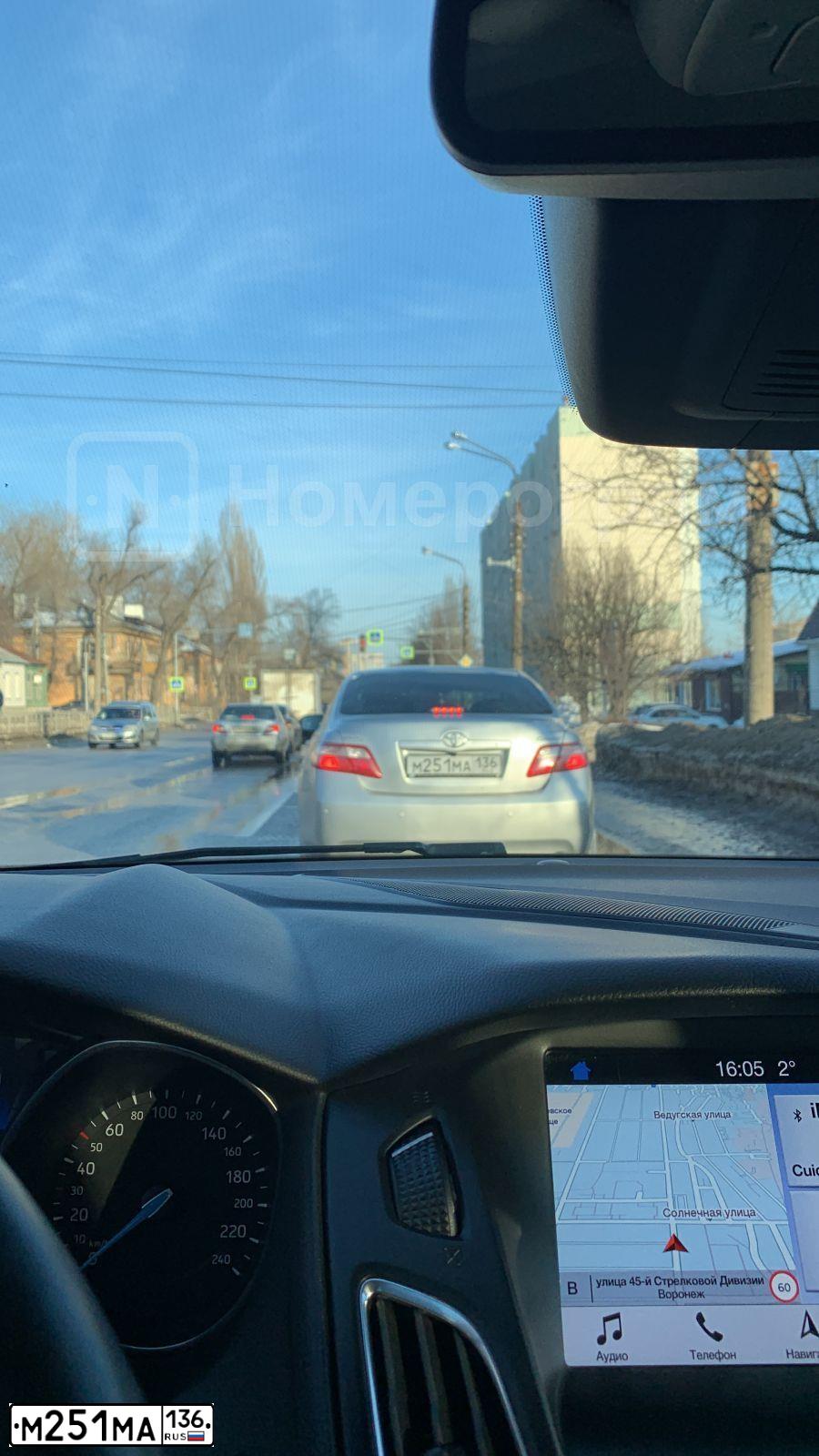 Фото автомобиля TOYOTA CAMRY, 2008 — госномер Е002МХ93. Цвет: СЕРЕБРИСТЫЙ