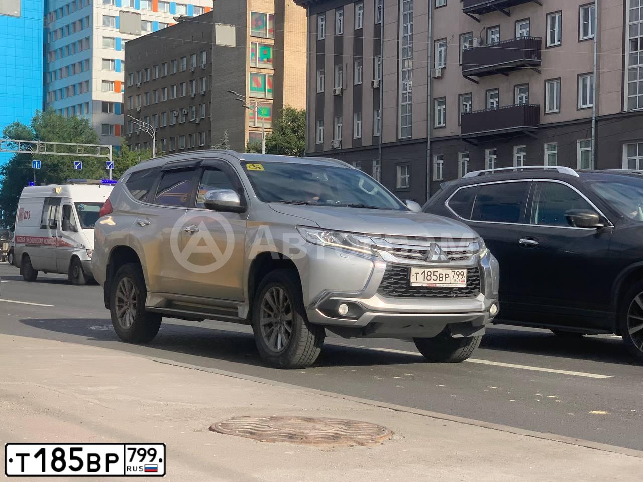 Фото автомобиля MITSUBISHI PAJERO SPORT, 2017 — госномер Т185ВР799. Цвет: Серебристый